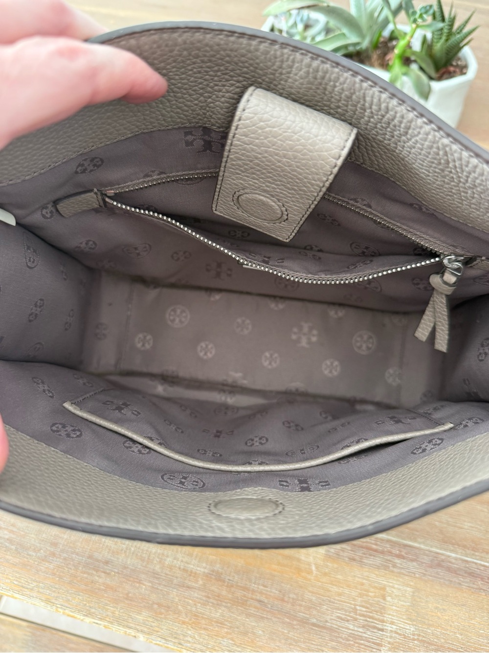 Tory Burch Thea Web Pebbled Leather Bag - Picture 3 of 6